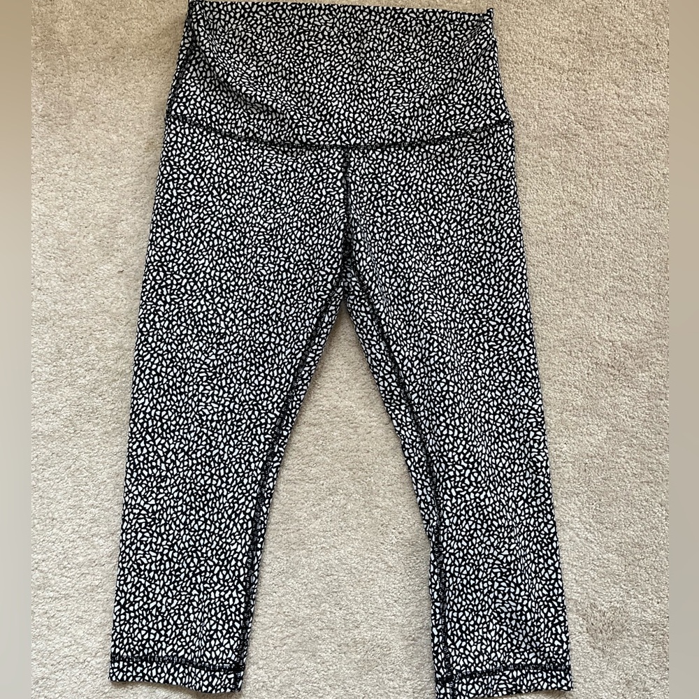 Lululemon Athletica Black and White Wunder Under Cropped Pant